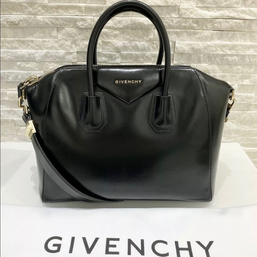 GIVENCHY ANTIGONA medium in shiny calf leather